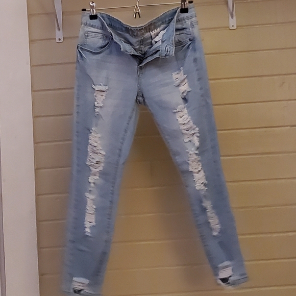 Distressed VIP Jeans - Picture 2 of 6